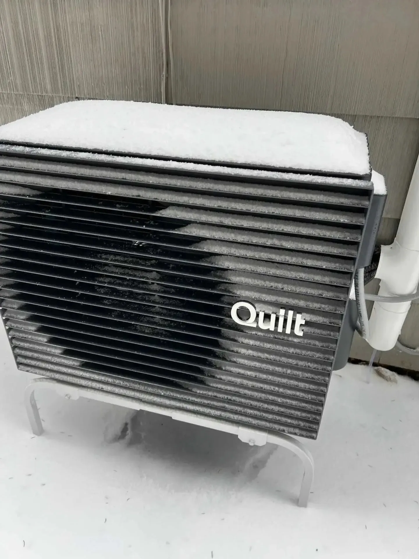 Quilt outdoor heat pump operating in snow and extreme cold